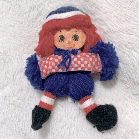 Raggedy Andy yarn ornament 1975 - Picture 1 of 10